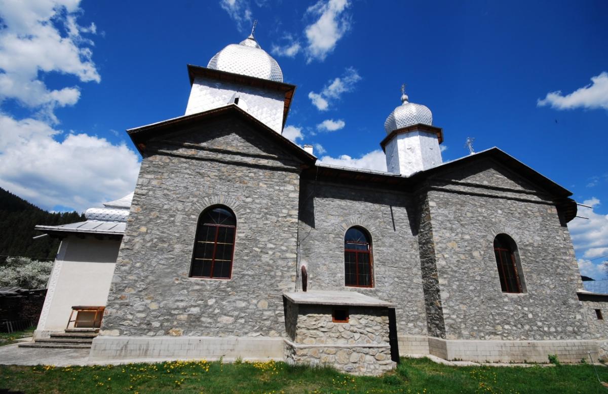 Biserica nouă - vedere exterioară